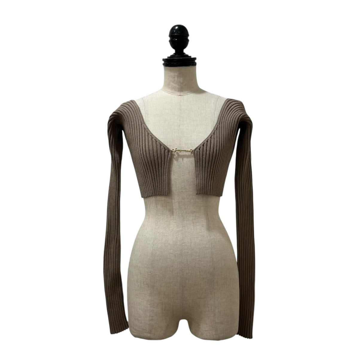 JACQUEMUS ニット・セーター レディース ジャックムス 中古　古着 JACQUEMUS ニット・セーター レディース ジャックムス 中古 古着