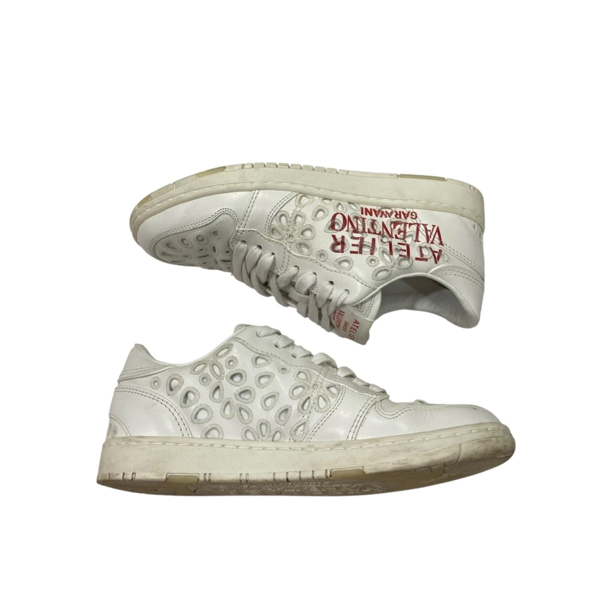 VALENTINO ホワイト スニーカー ワンスタッズ Xl パーフォレーティドナッパレザー ロートップ