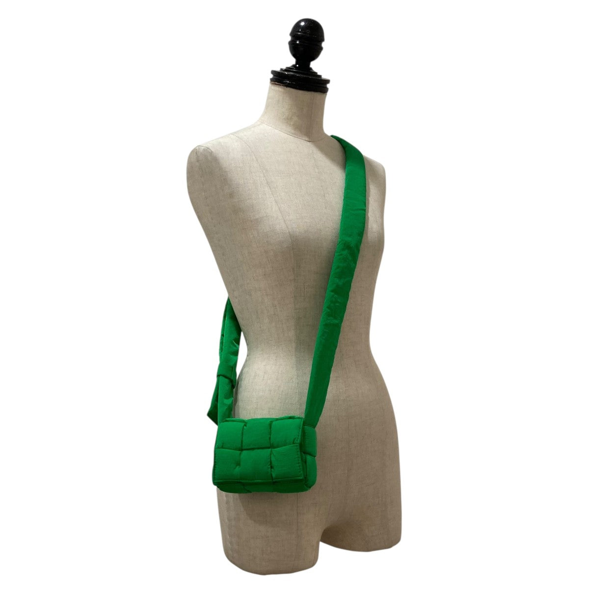 BOTTEGA VENETA グリーンクロスボディバッグ バケットバッグ BOTTEGA VENETAキャンディー カセット グリーン クロスボディバッグ