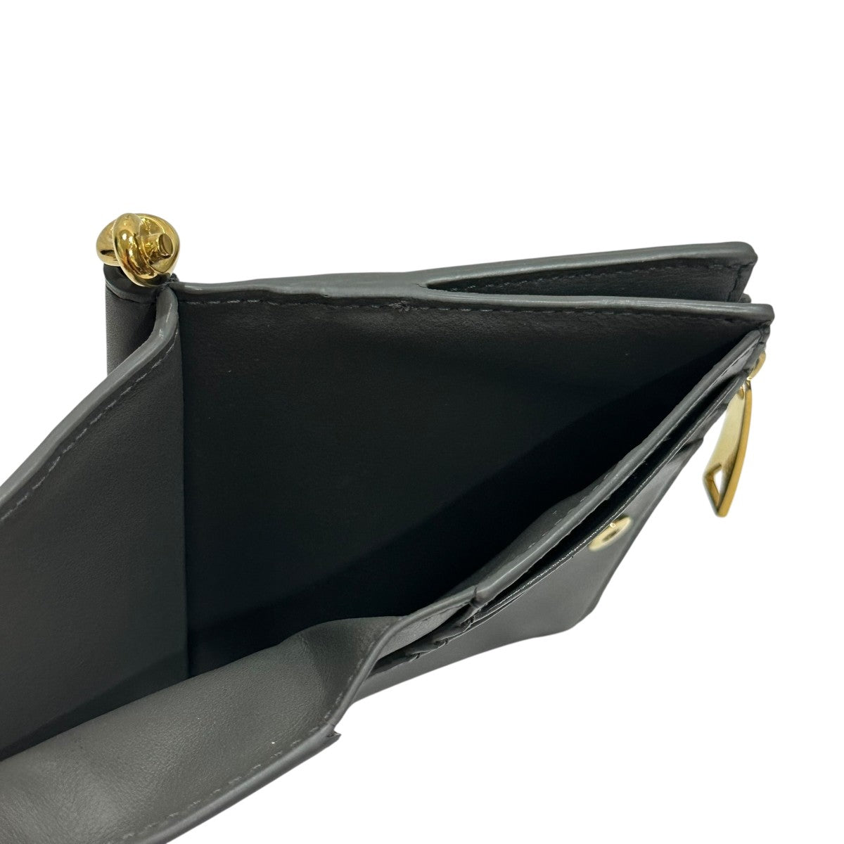 本日限定！BOTTEGA VENETA 二つ折り財布　ソルスティス ブラックカセット 二つ折りウォレット| Bottega Veneta® 日本