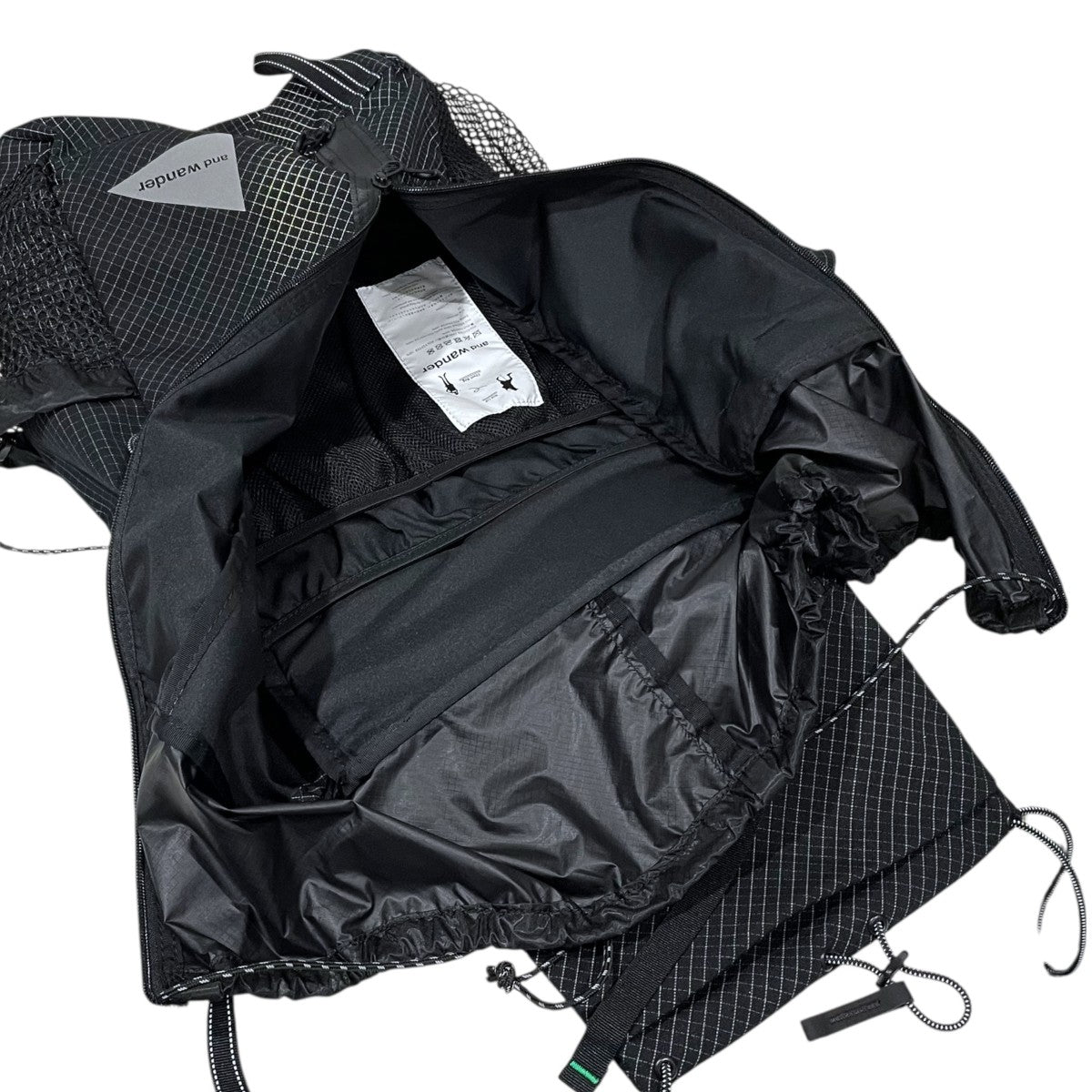 and wander(アンドワンダー) バックパック reflective rip 30L