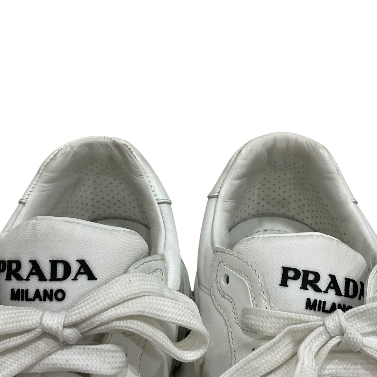 【2回使用、付属品揃っています】PRADA プラダ スニーカー 2回使用、付属品揃っています】PRADA プラダ スニーカー