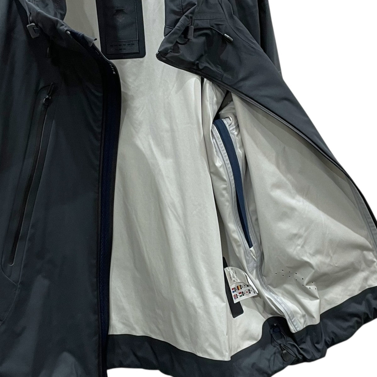 DESCENTE(デサント) ジップアップナイロンジャケット HARD SHELL