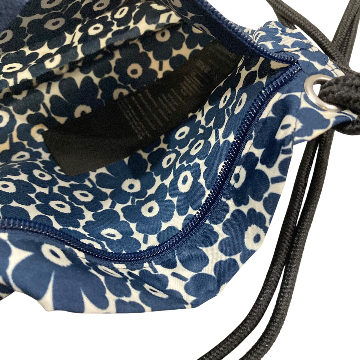 ◉新品未使用◉マリメッコ　marimekko トラベルポーチ　サコッシュ　希少 marimekko(マリメッコ) トラベルポーチ サコッシュ花柄