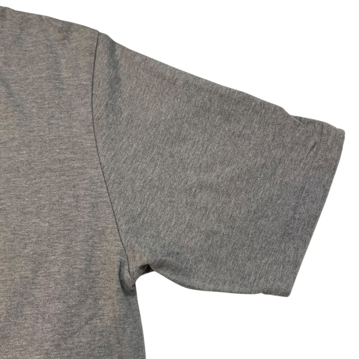 UネックTシャツ