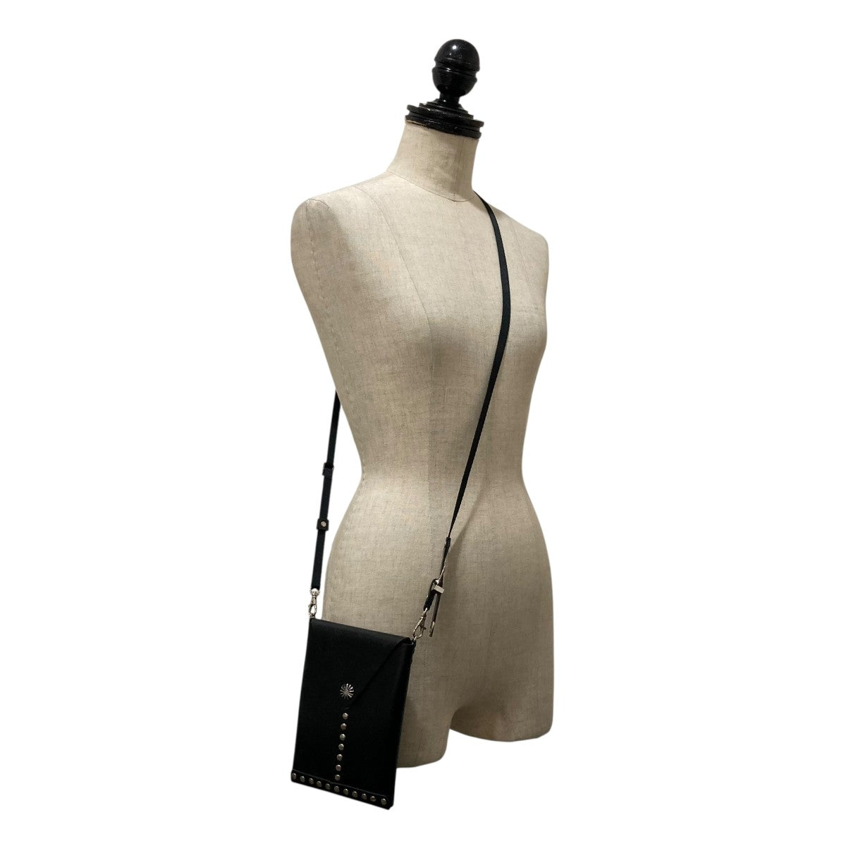 TOGA PULLA スタッズ刺繍ベルトバッグ 黒 TOGA PULLA(トーガプルラ) Metal Stitch Belt Bagメタルステッチベルト