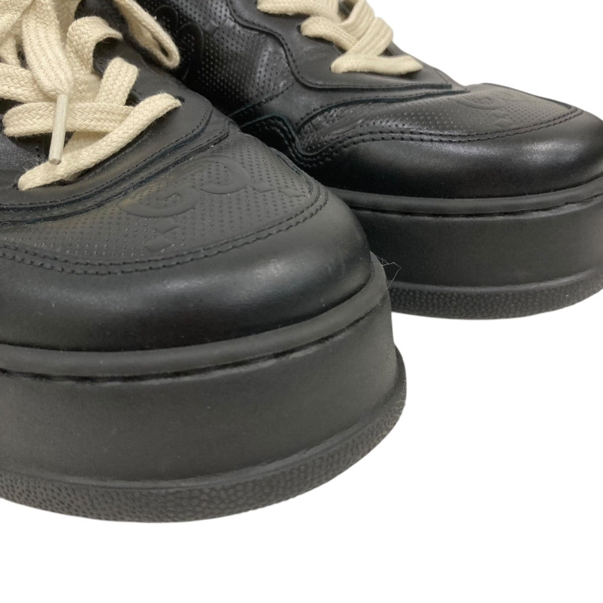 GUCCI GGエンボスローカットスニーカー669582 古着・中古-2枚目のアイテム画像