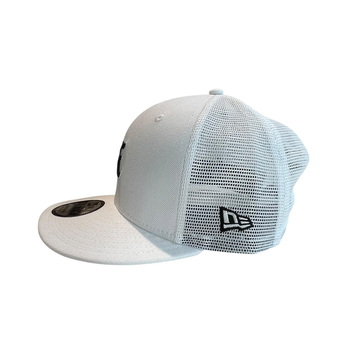 god selection NUMBER (N)INE トラッカーキャップ GOD SELECTION XXX×NEW ERA 9FIFTY トラッカーキャップ ホワイト