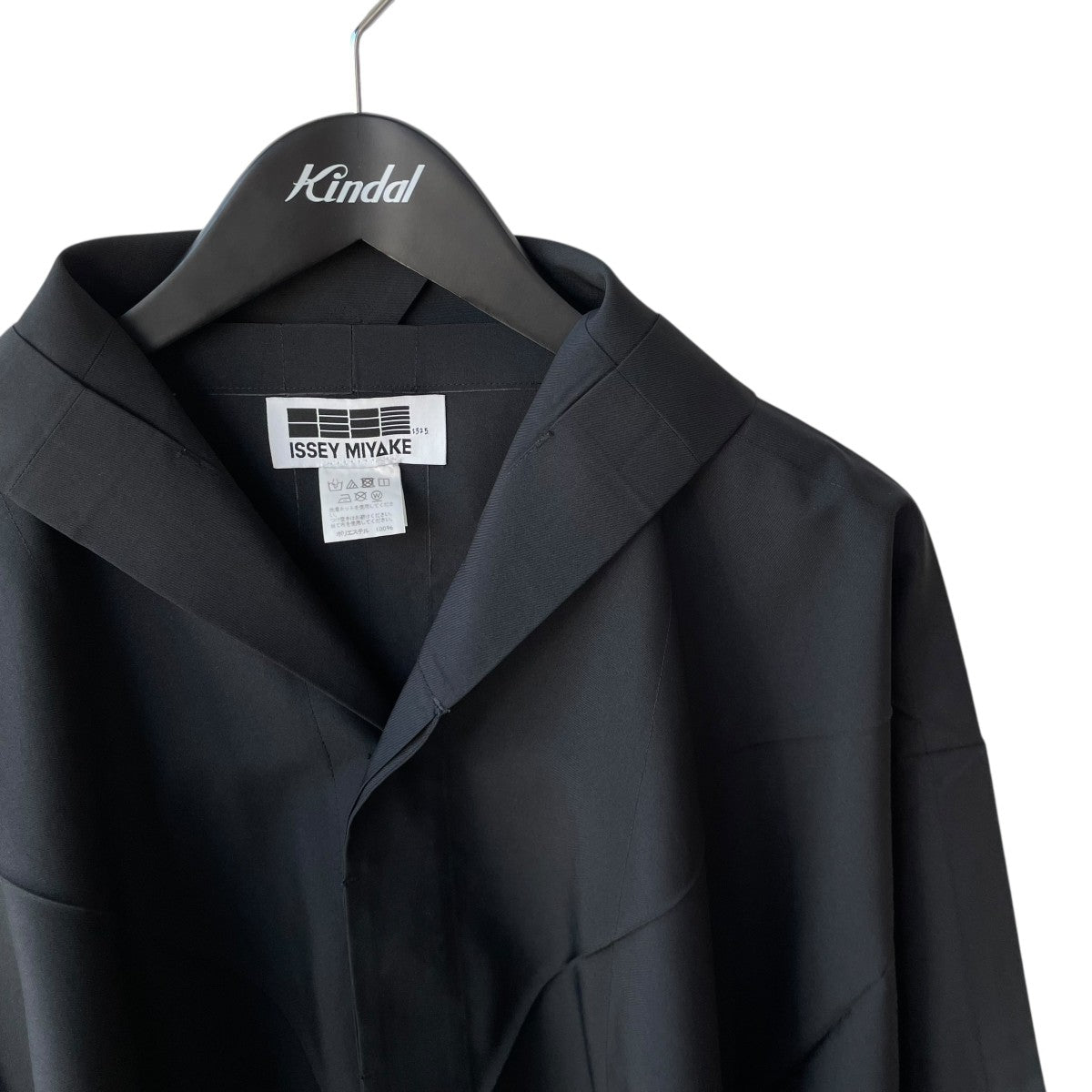 132 5． ISSEY MIYAKE(イチサンニーゴーイッセイミヤケ) 長袖ブラウス