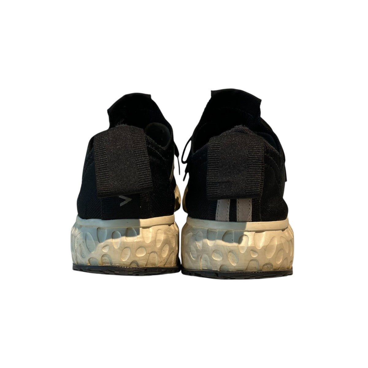 Rubber-Trimmed V-Knit Sneakersスニーカー