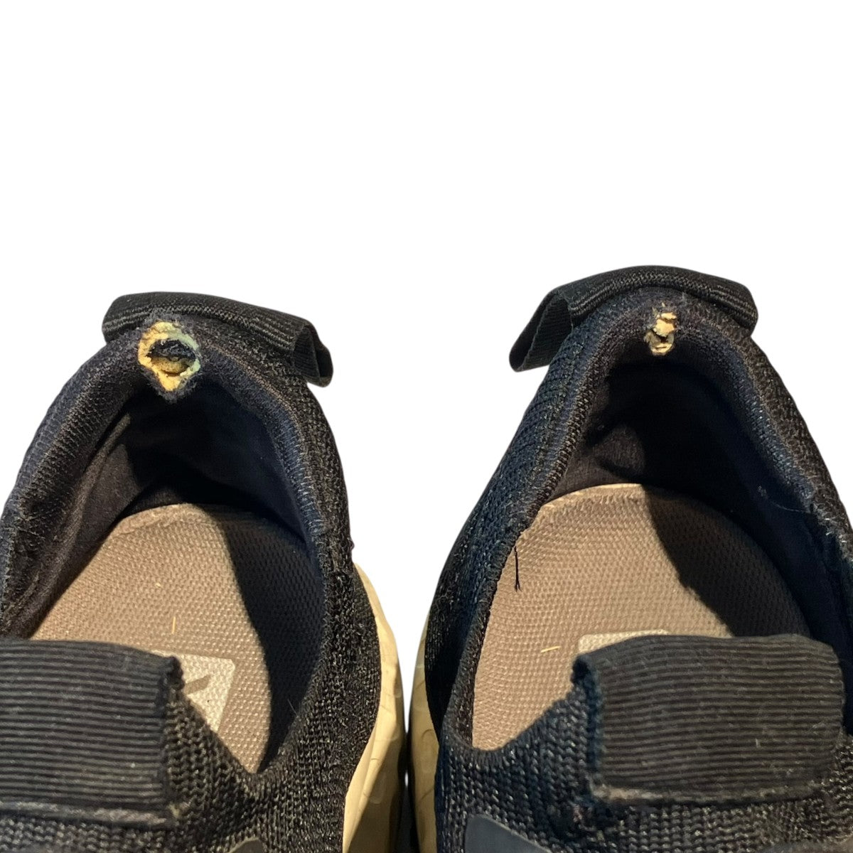 Rubber-Trimmed V-Knit Sneakersスニーカー