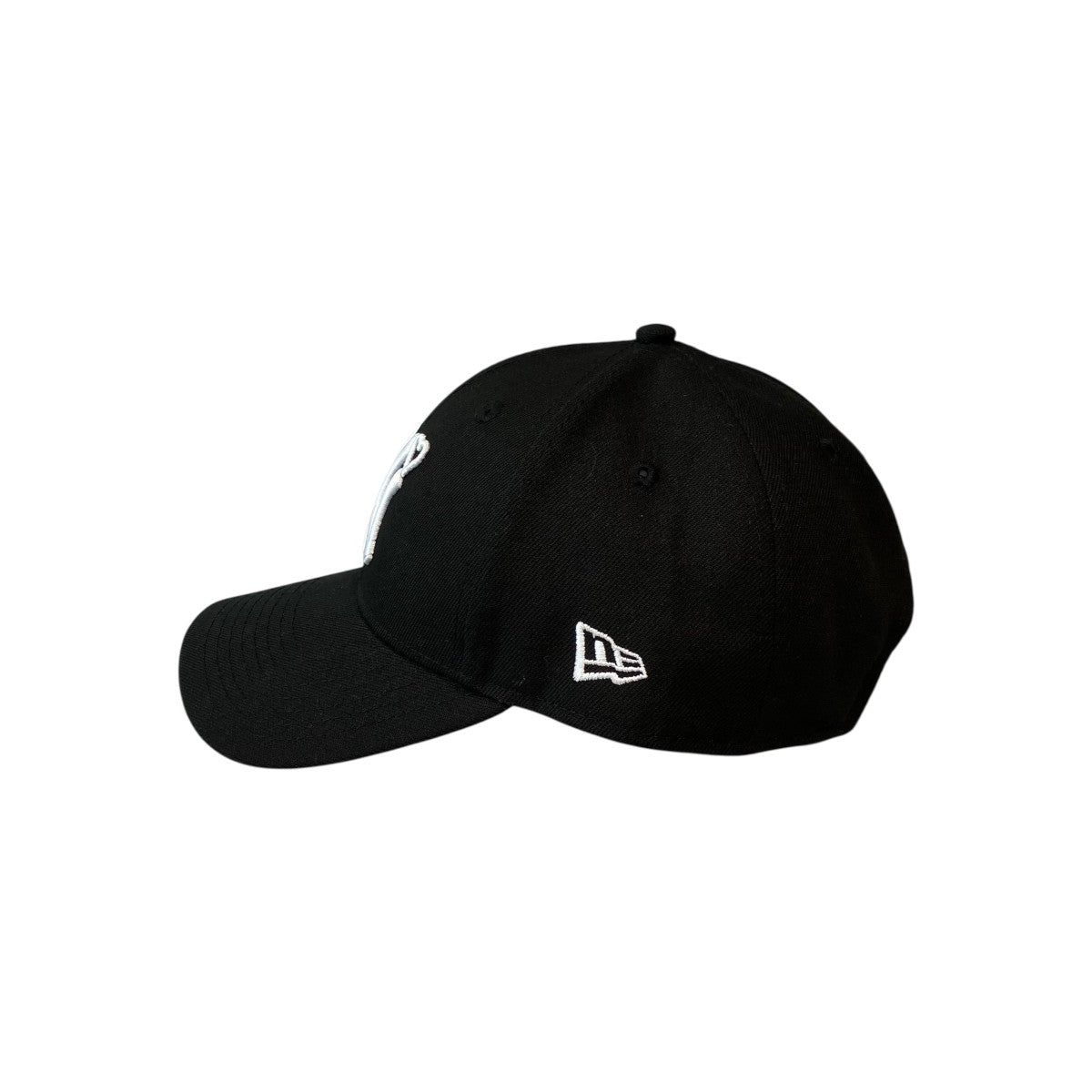 BASICKS × NEW ERA 9FORTYキャップ