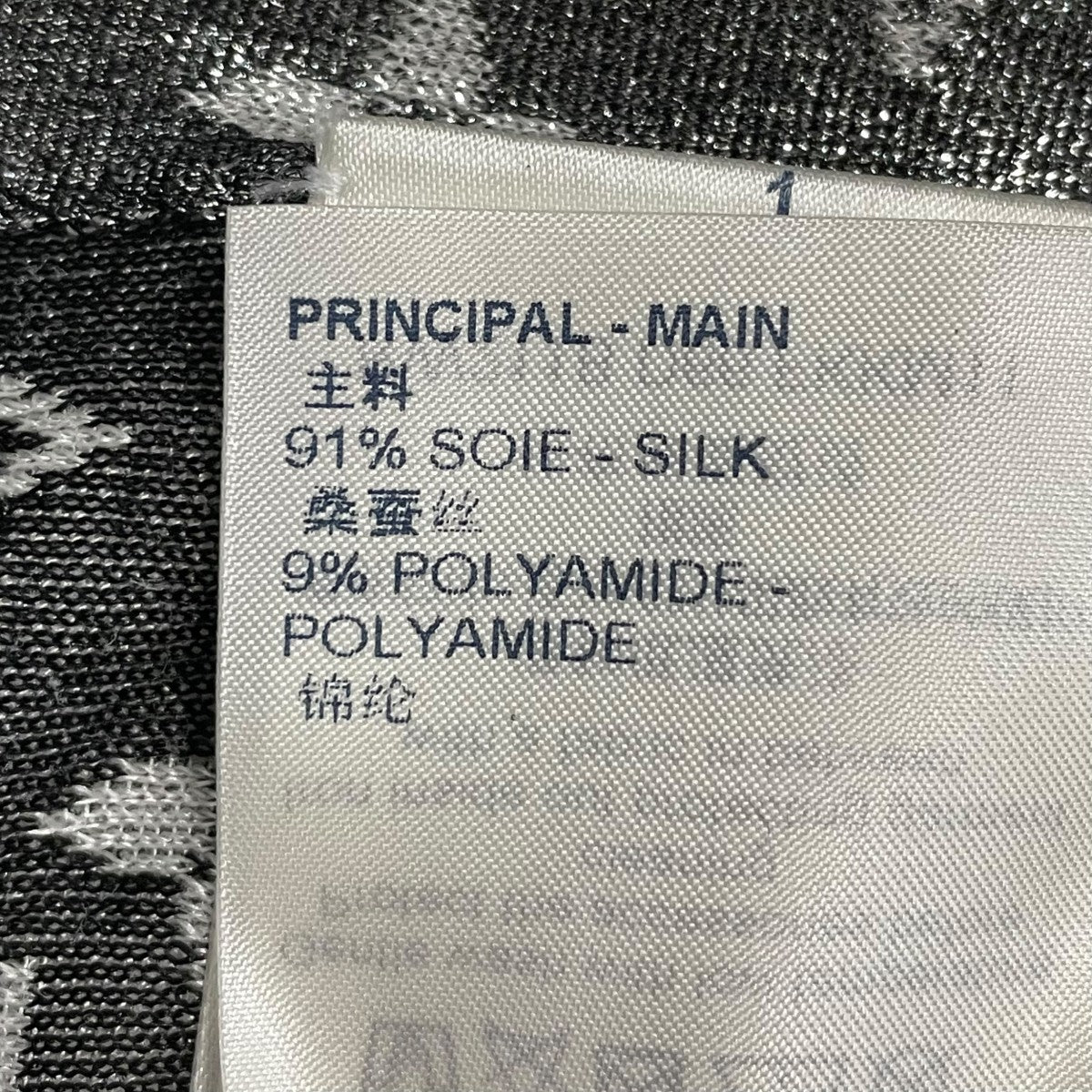 シャイニーモノグラムアシンメトリカルケープRW211B D66 FKKM11