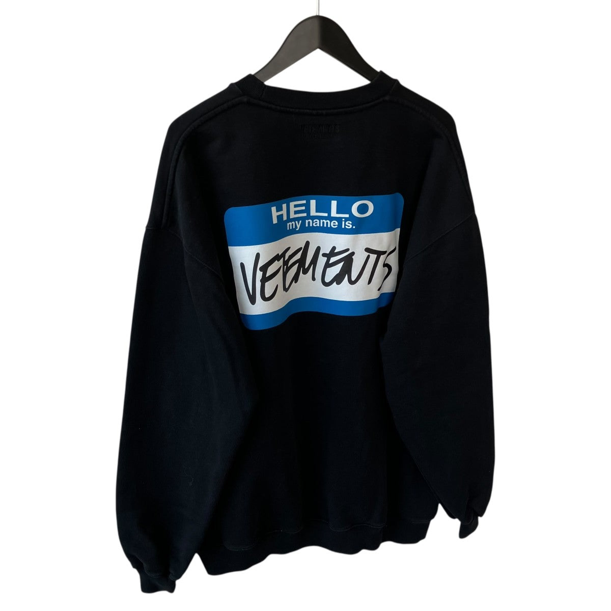 VETEMENTS 21AWHELLO my name is CrewneckトレーナーUA52TR630B 古着・中古-2枚目のアイテム画像