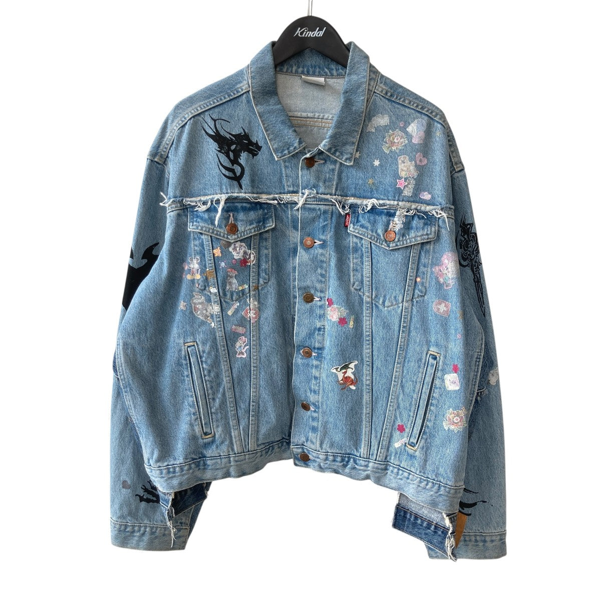 VETEMENTS 18AWTribal Sticker Oversize Denim JacketオーバーサイズデニムジャケットWAH19JA111 古着・中古-1枚目のアイテム画像