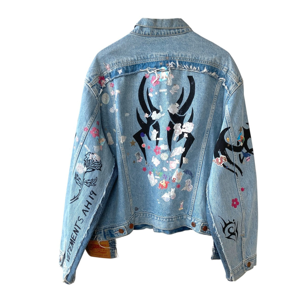 VETEMENTS 18AWTribal Sticker Oversize Denim JacketオーバーサイズデニムジャケットWAH19JA111 古着・中古-2枚目のアイテム画像