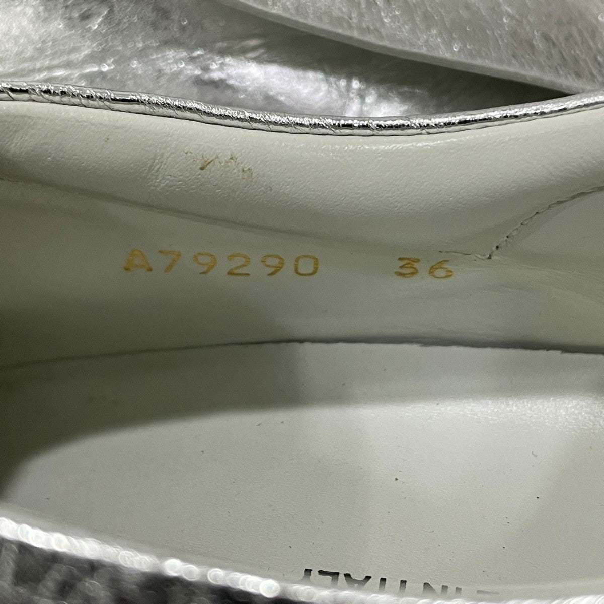 スニーカーA79290