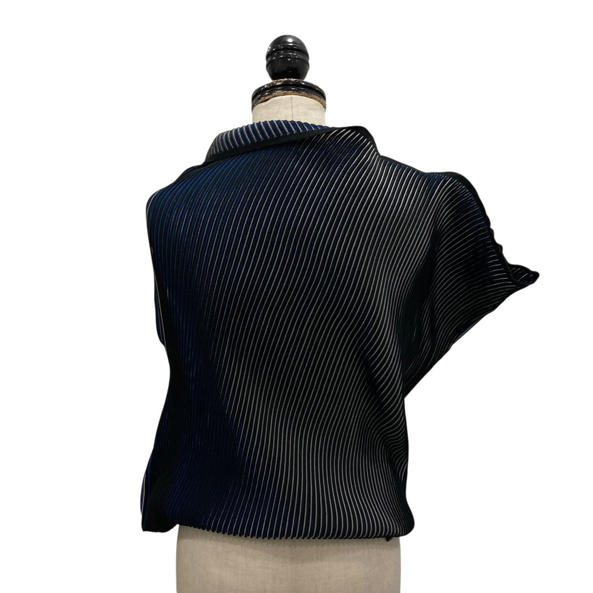 PLEATS PLEASE 26SSFACET KNIT 132．5カットソーIL61KN721 古着・中古-2枚目のアイテム画像