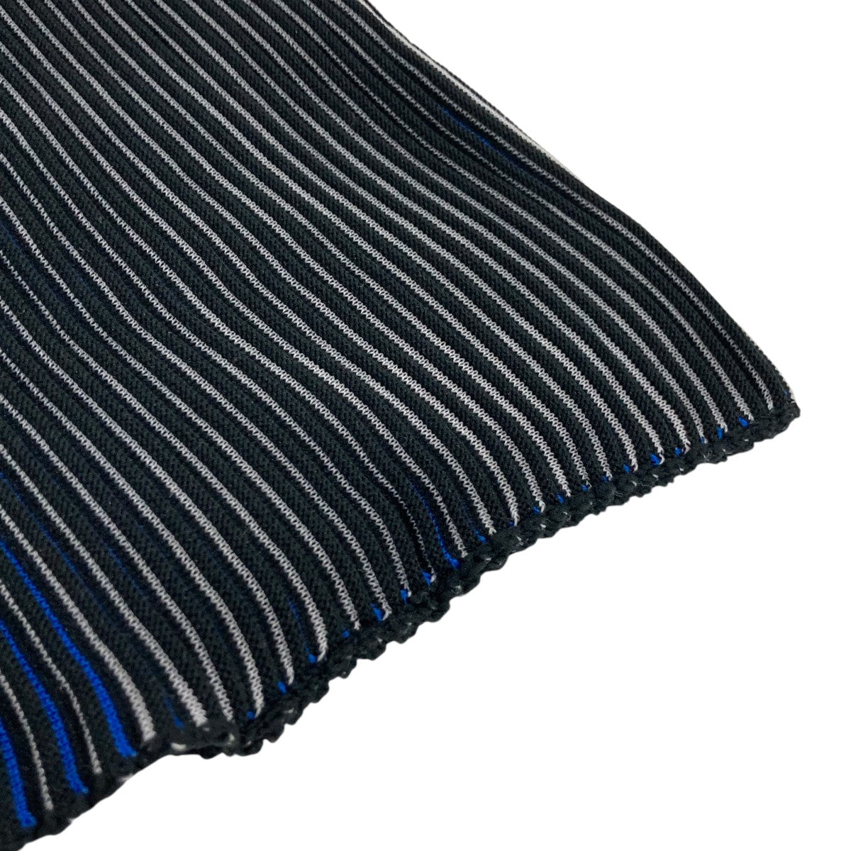 PLEATS PLEASE 26SSFACET KNIT 132．5カットソーIL61KN721 古着・中古-4枚目のアイテム画像