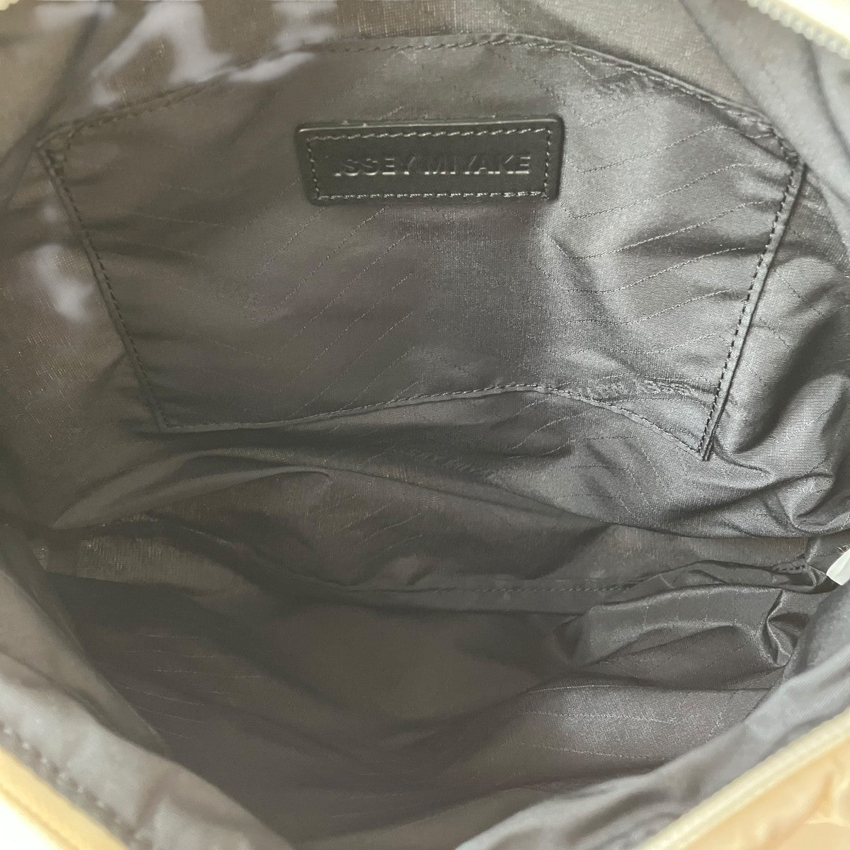 SQUARE CUSHIONショルダーバッグIM33AG531
