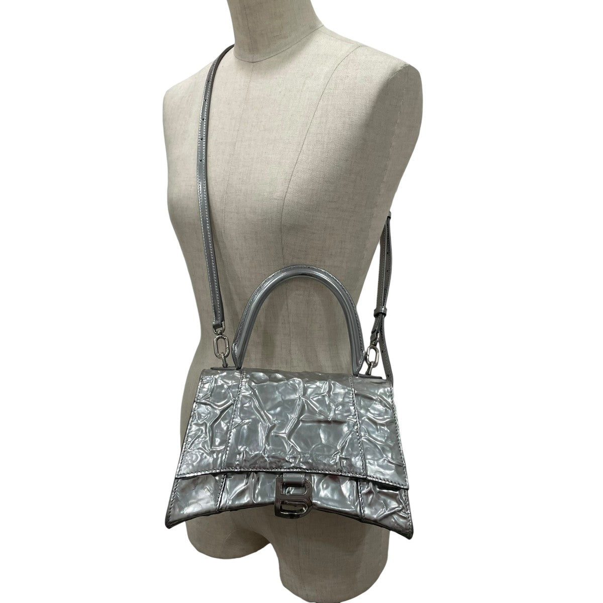 Hourglass Small Crushedショルダーバッグ751497
