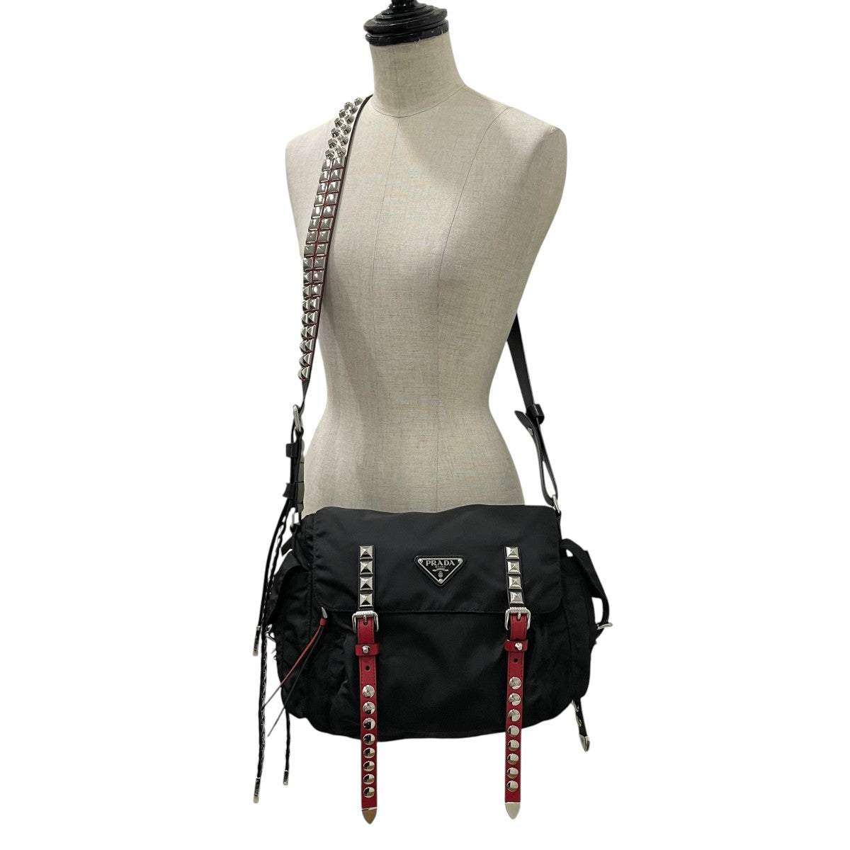 New Vela Studded Nylon Shoulder Bagショルダーバッグ1BD118