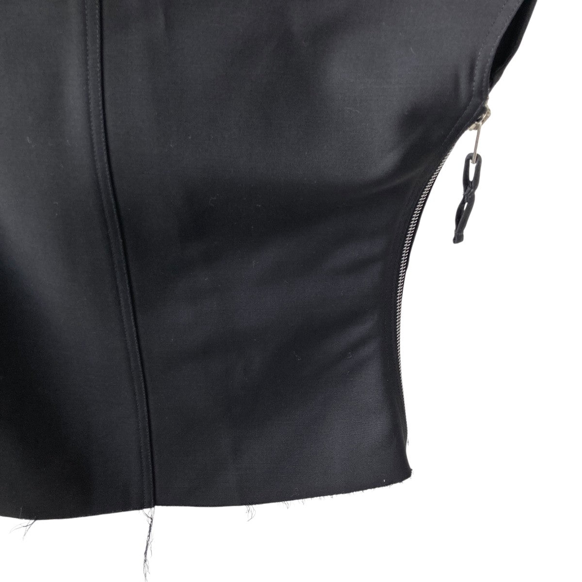 SHROUD TOPノースリーブカットソーRP02E4225-WST
