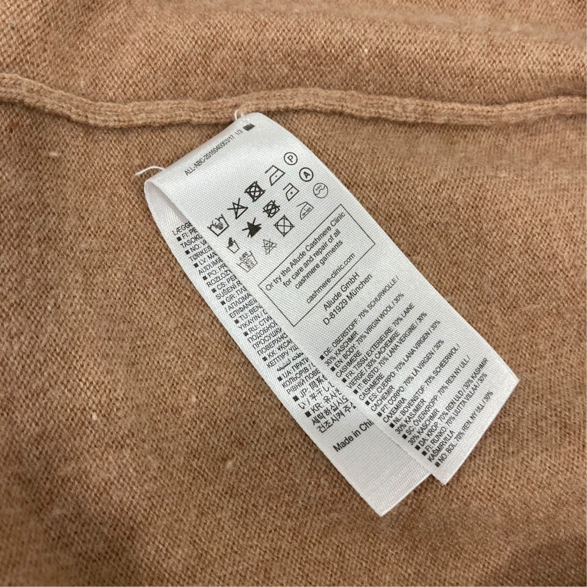 カシミヤ混タートルネックニット