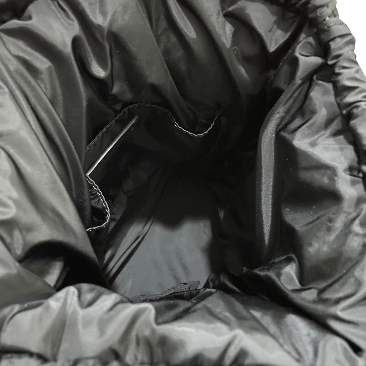 MONCLER ロゴプレート ドローストリング キルティングショルダーバッグショルダーバッグL209B5I00002 古着・中古-5枚目のアイテム画像