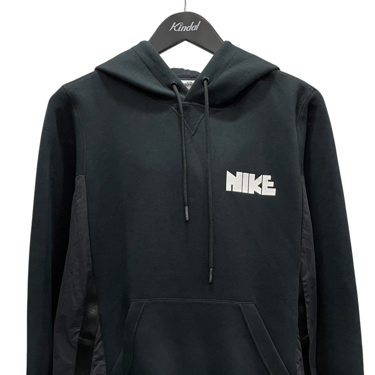 ×NIKEプルオーバーパーカーCZ4695-010