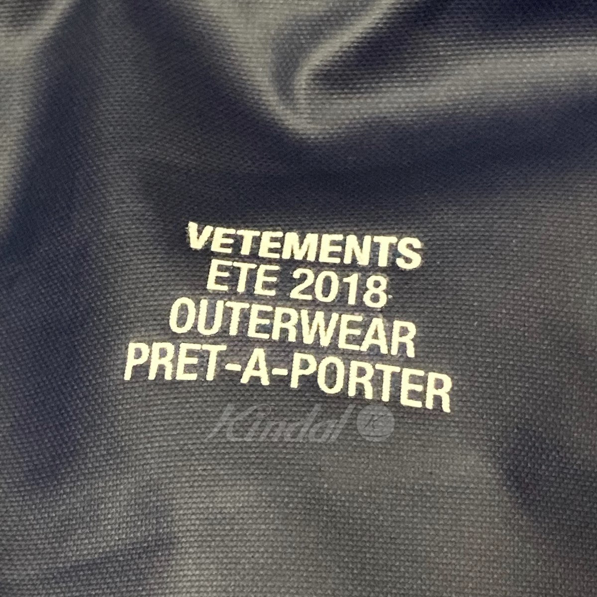 VETEMENTS(ヴェトモン) 18SS レインコート WSS18JA28 ネイビー サイズ -｜【公式】カインドオルオンライン  ブランド古着・中古通販【kindal】