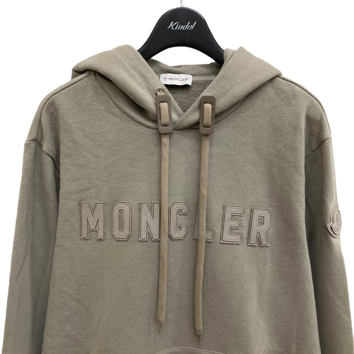 MONCLER(モンクレール) ロゴパーカーフーディーJ10918G00030 89AHE J10918G00030 89AHE ベージュ サイズ  M｜【公式】カインドオルオンライン ブランド古着・中古通販【kindal】