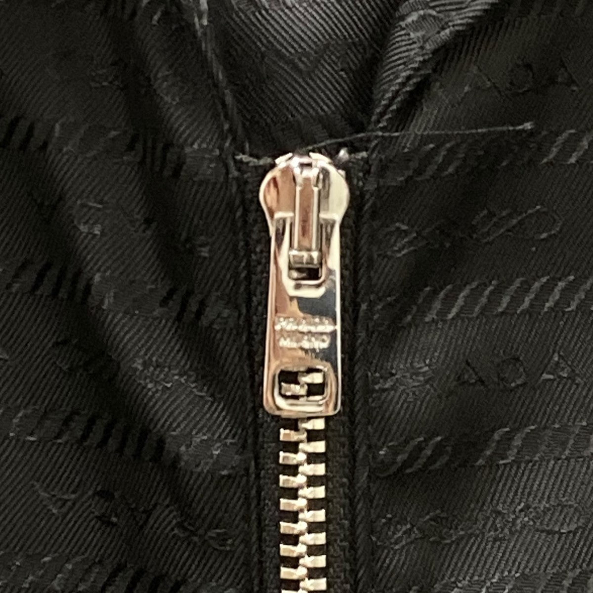 PRADA ジッパー付き ブラック 半袖シャツ美品 2025年最新】プラダジップシャツの人気アイテム - メルカリ