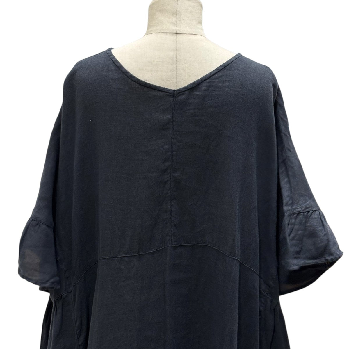 ネストローブ　リネンツイストスリーブワンピース　ブラック 1.jpg