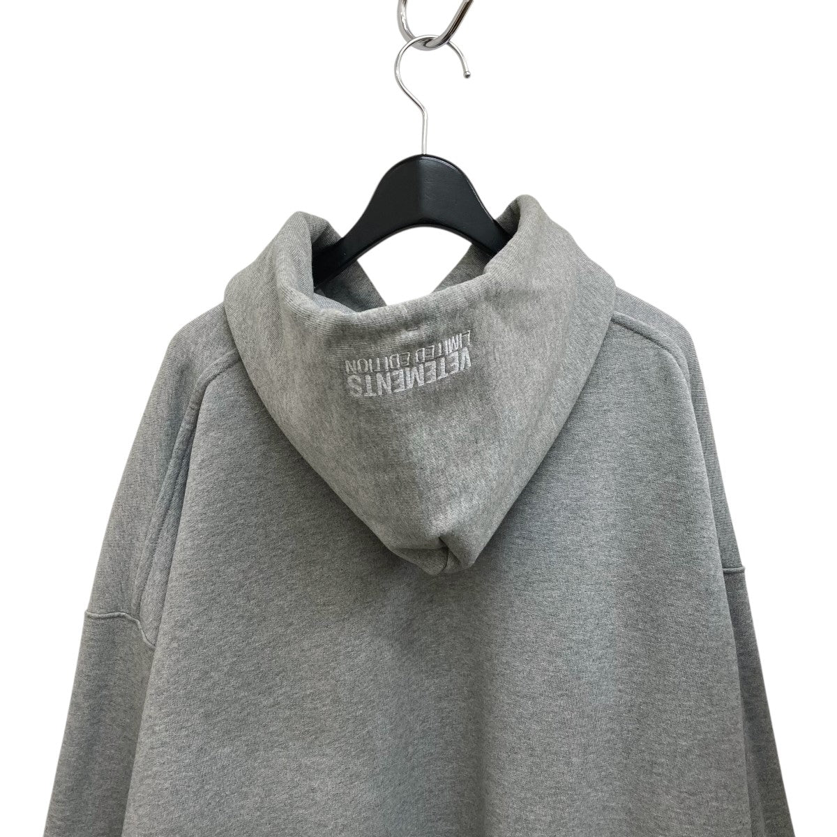 ヴェトモンのINSIDE OUT POPOVER HOODIE パーカー UE63HD460Gです。 VETEMENTS 古着・中古 トップス アイテム
