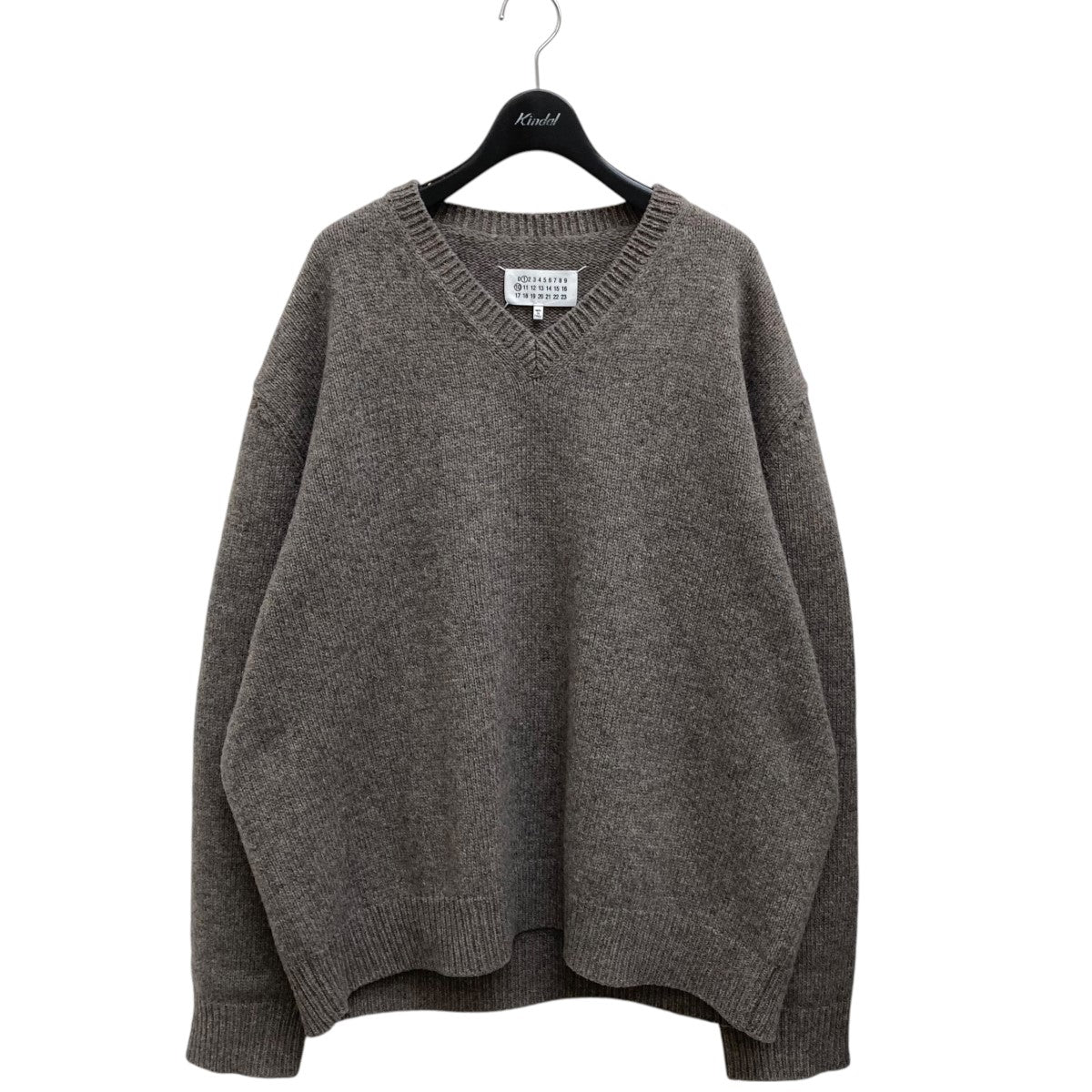 メゾンマルジェラの24AW 5G Shetland V-Neck knit Vネックニット S50HN0007です。 Maison Margiela 古着・中古 トップス アイテム