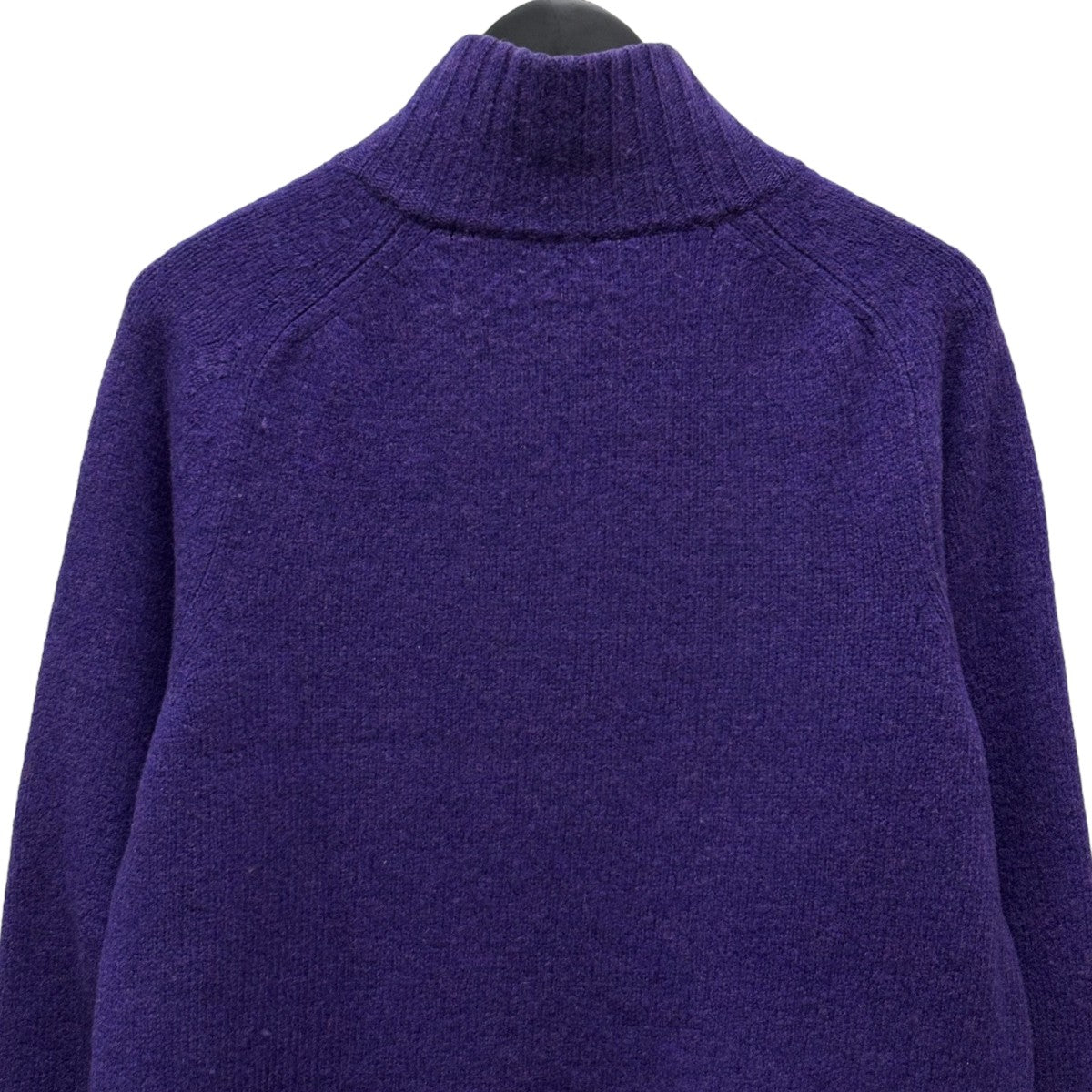 MIU MIU 紫のクルーネックセーター 赤いビーズ装飾 Julie Greve's Miu Miu portraits capture the fleeting nature of