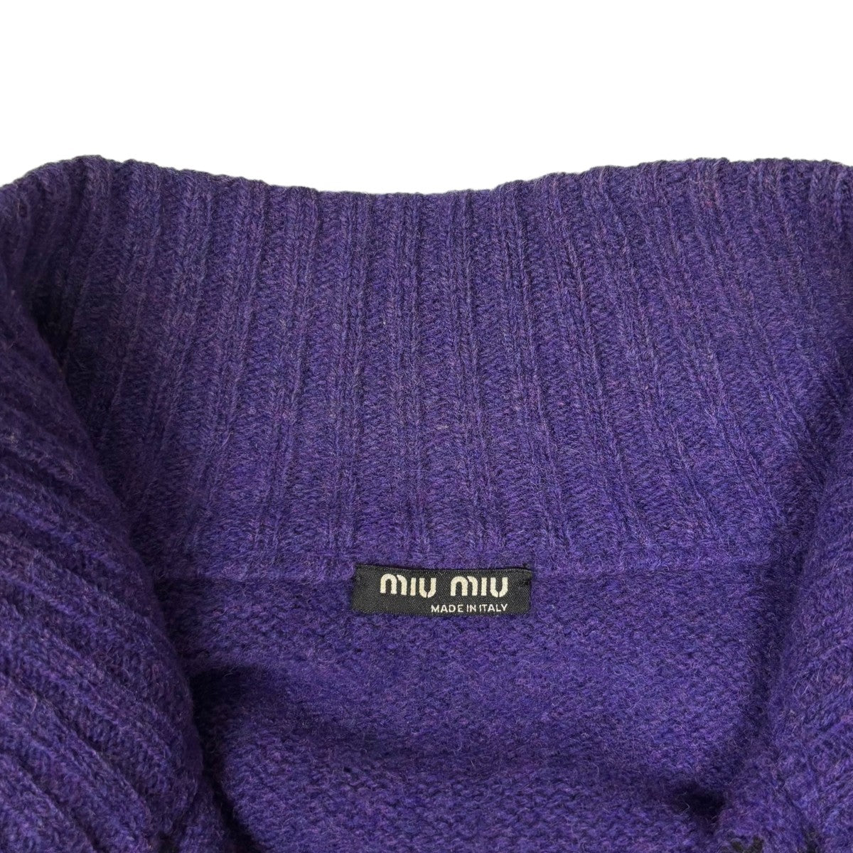 MIU MIU 紫のクルーネックセーター 赤いビーズ装飾