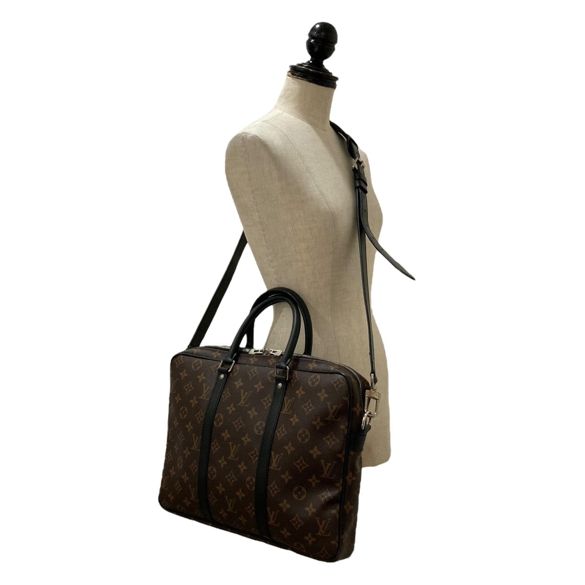 LOUIS VUITTON(ルイヴィトン) ポルトドキュマンヴォワヤージュPM