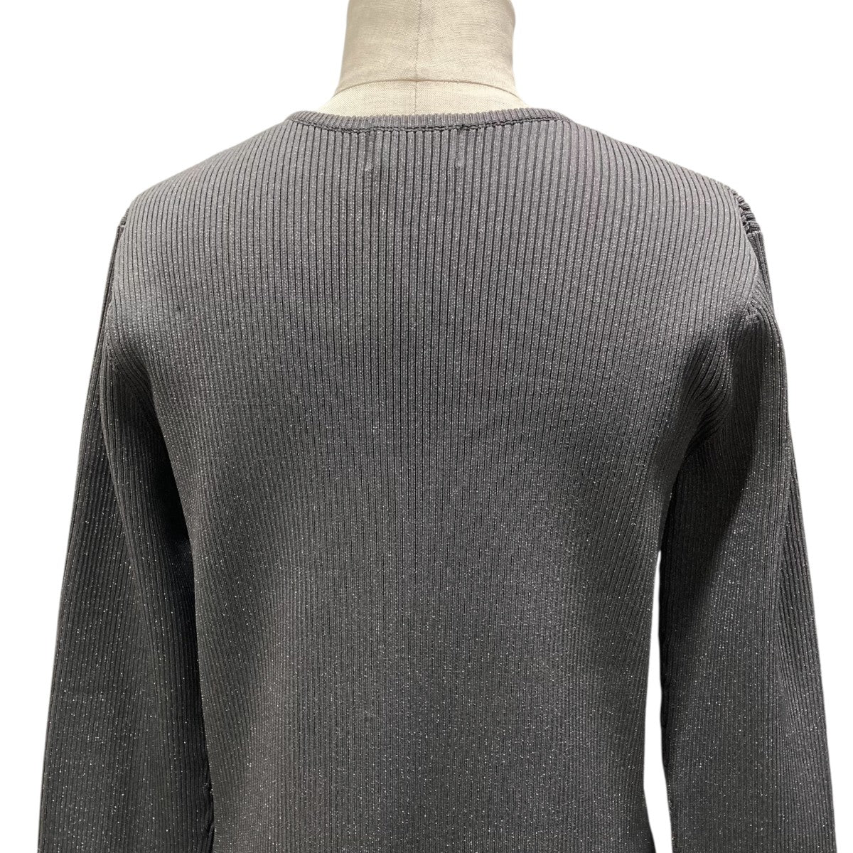 新品✨emmi　24年　ミニニットワンピース　ラメ　グレー系 新品✨emmi 24年 ミニニットワンピース ラメ グレー系 - メルカリ