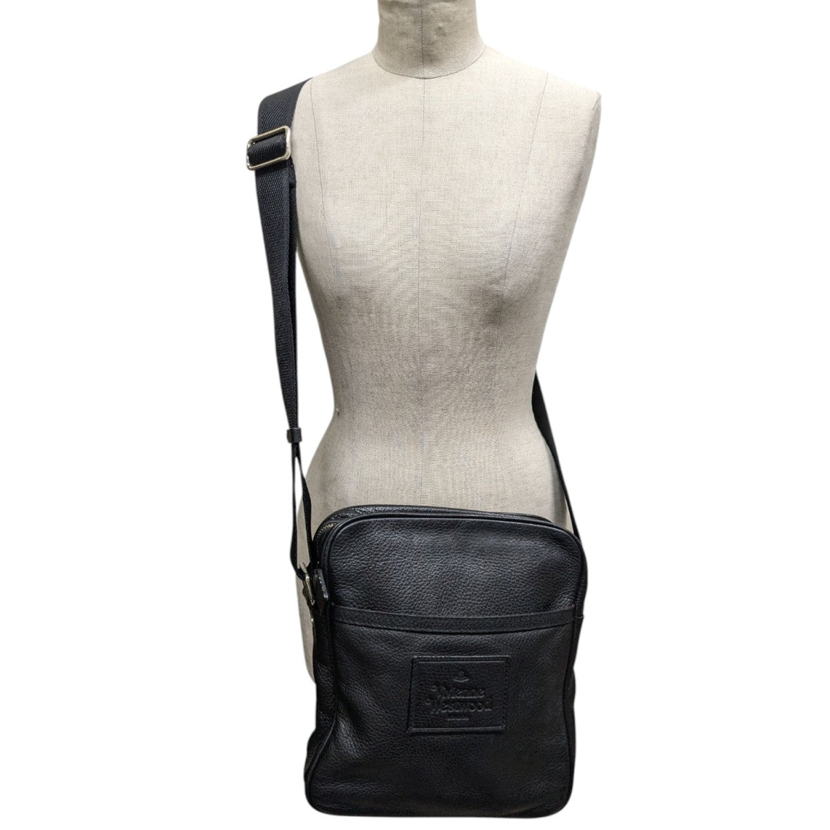 セール中　Vivienne Westwood ブラックショルダーバッグ ヴィヴィアン ウエストウッド Vivienne Westwood ショルダー