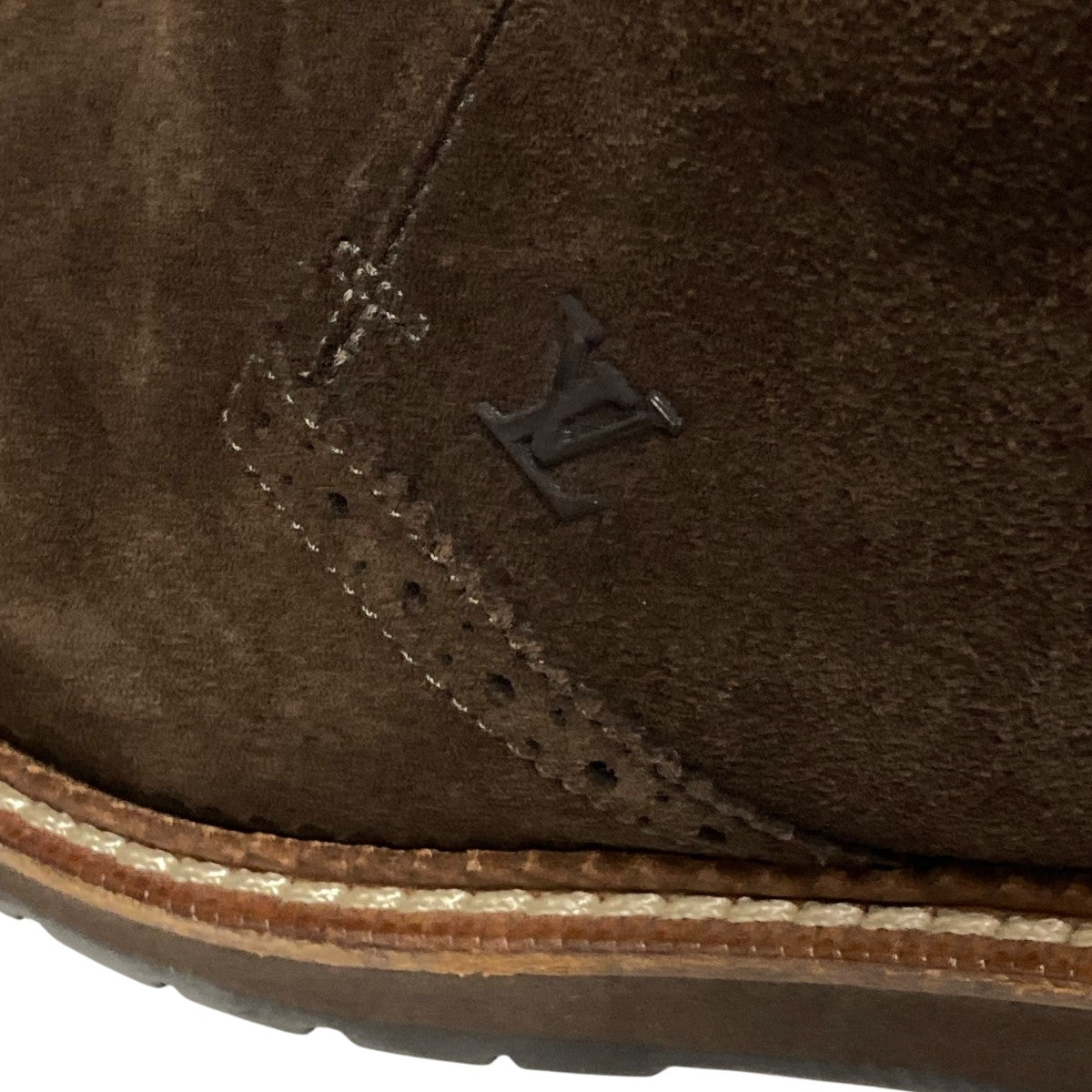 LOUIS VUITTON(ルイヴィトン) LVロゴ スエードチャッカブーツ