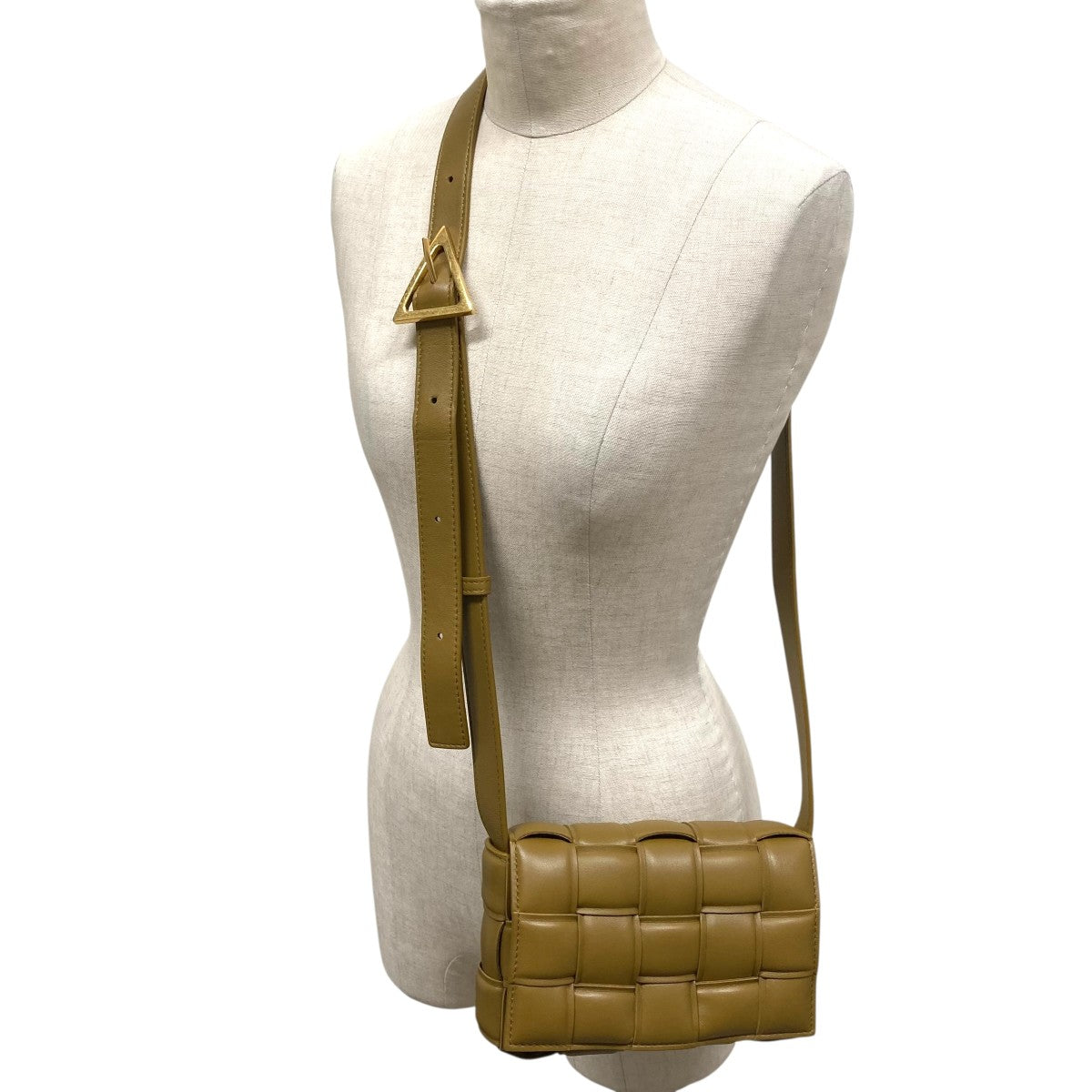 BOTTEGA VENETA(ボッテガヴェネタ) パデッド カセットショルダーバッグ