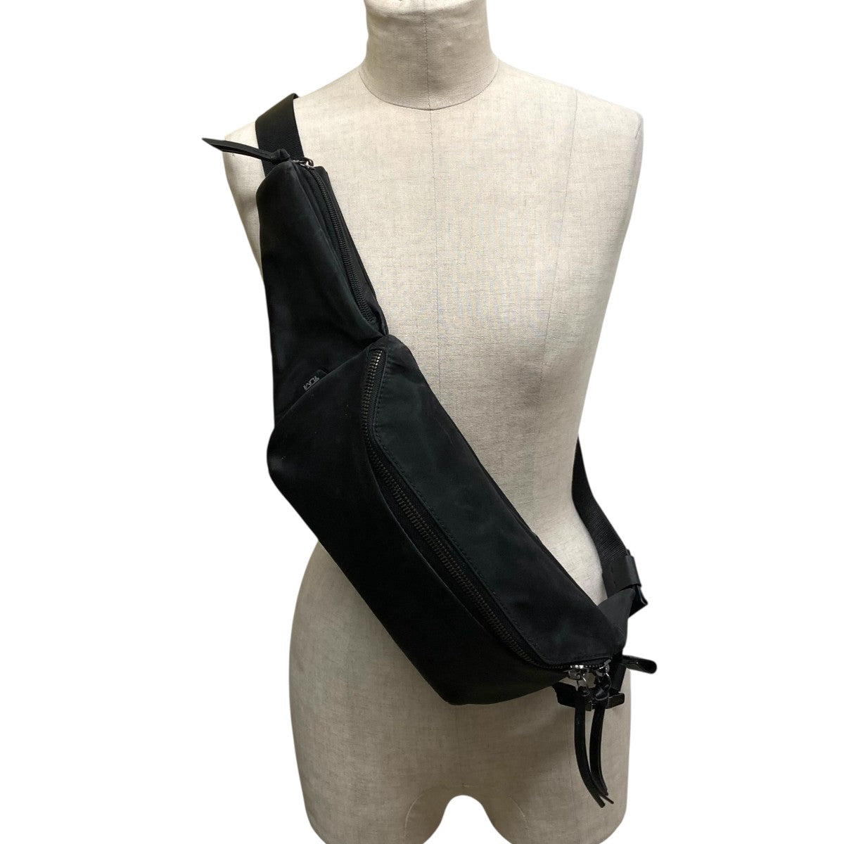 TUMI(トゥミ) ボディバッグ834406D 834406D ブラック｜【公式