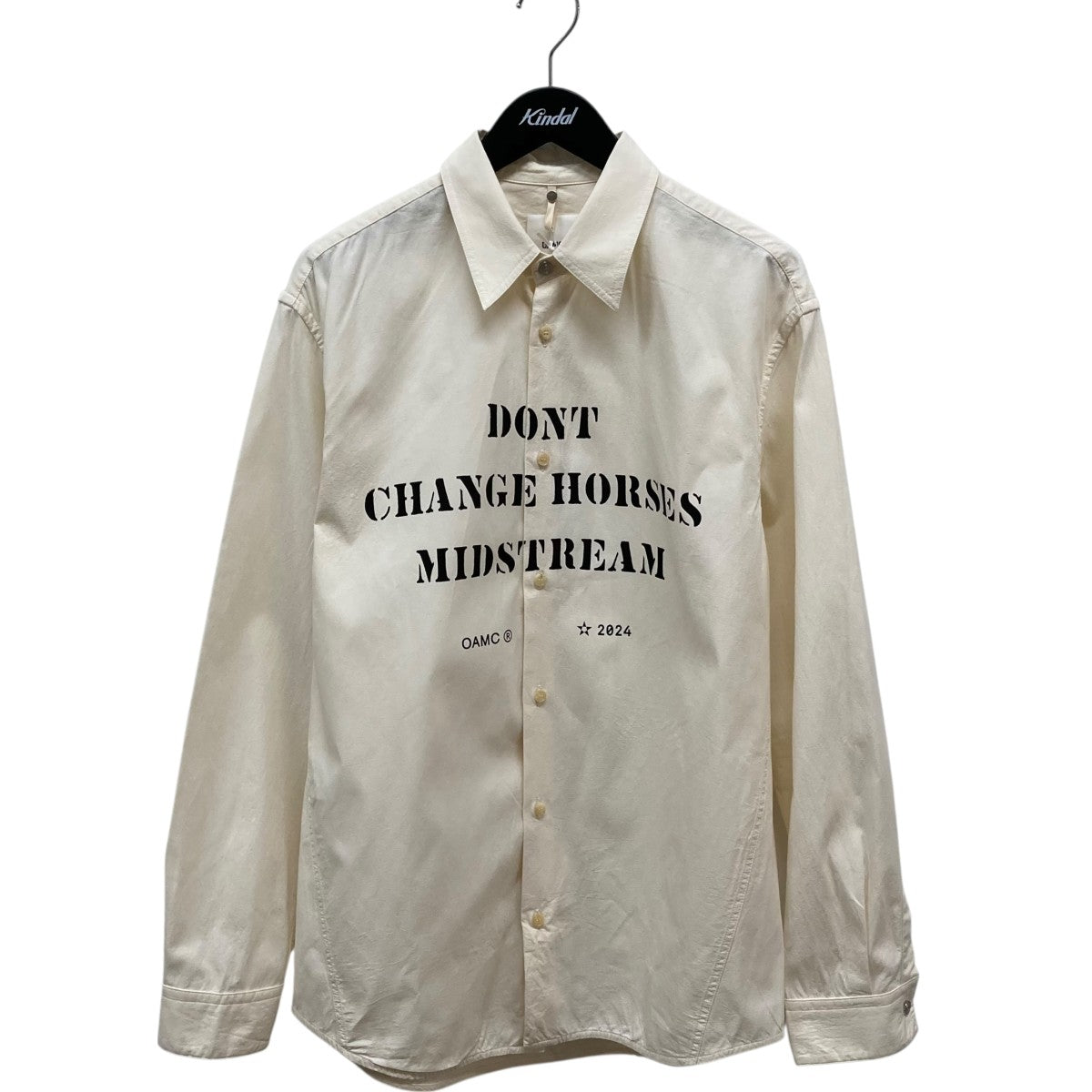 【オーエーエムシー】美品 ロゴ×フォトシャツ 長袖 白 M イタリア製 シルク OAMC(オーエーエムシー) MARK SHIRT長袖シャツ24E28OAU96