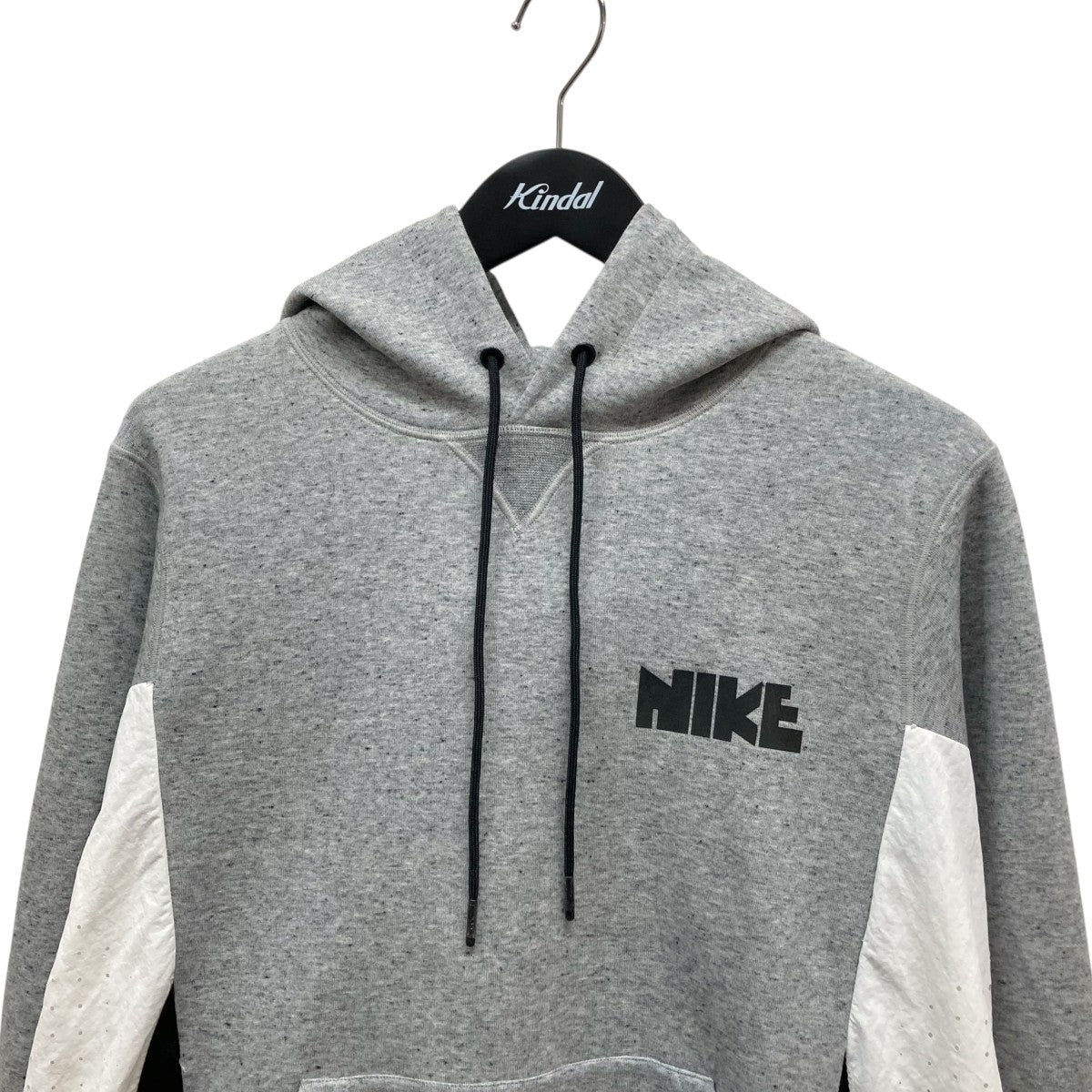 sacai ／サカイ　グレー　パーカー Sacai (サカイ) 23SS Carhartt WIP Zip Hoodie 23-0556S ×サカイ