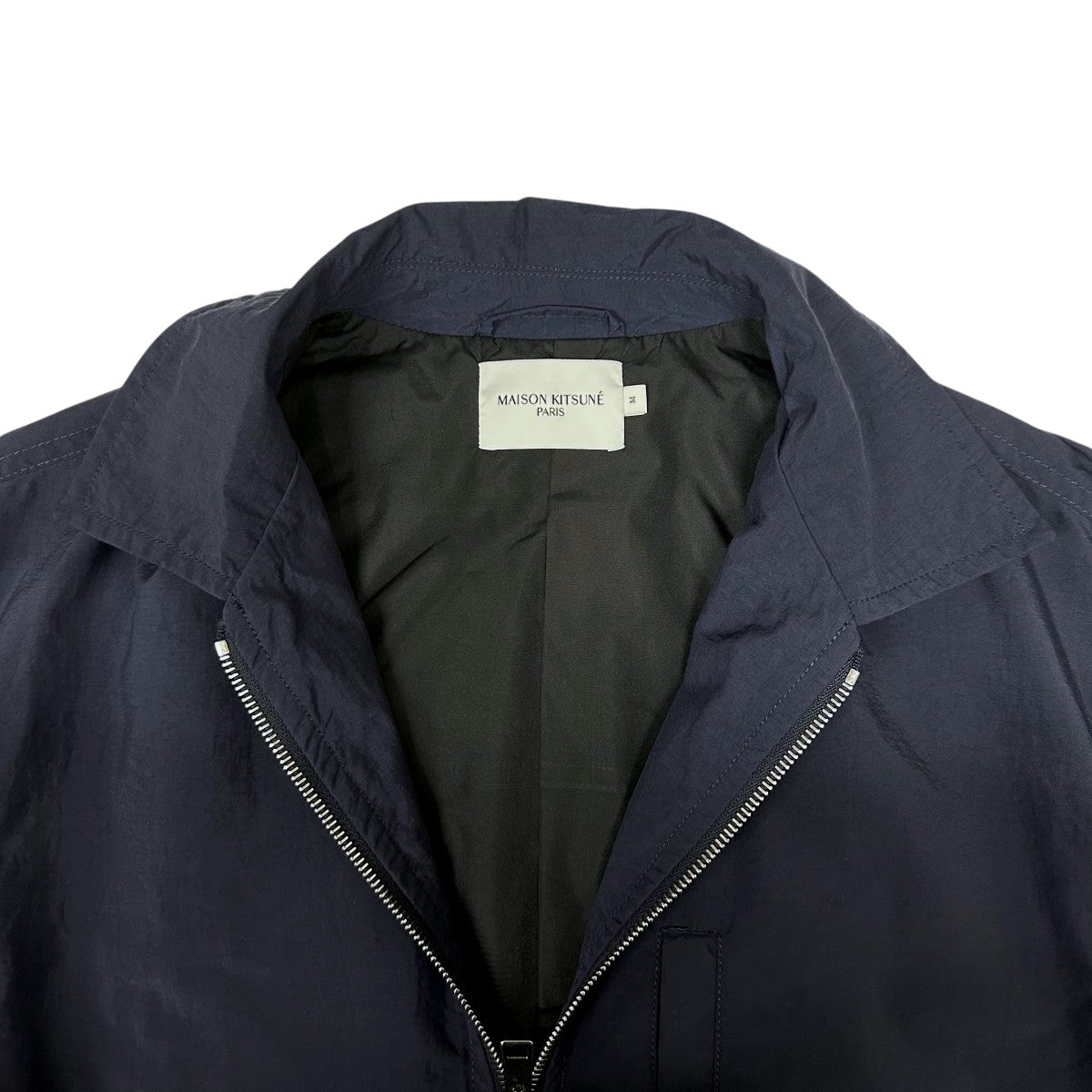 【値下げ】カーキ ナイロンジャケット メゾンキツネ MAISON KITSUNE（メゾンキツネ）中古・古着オンライン通販