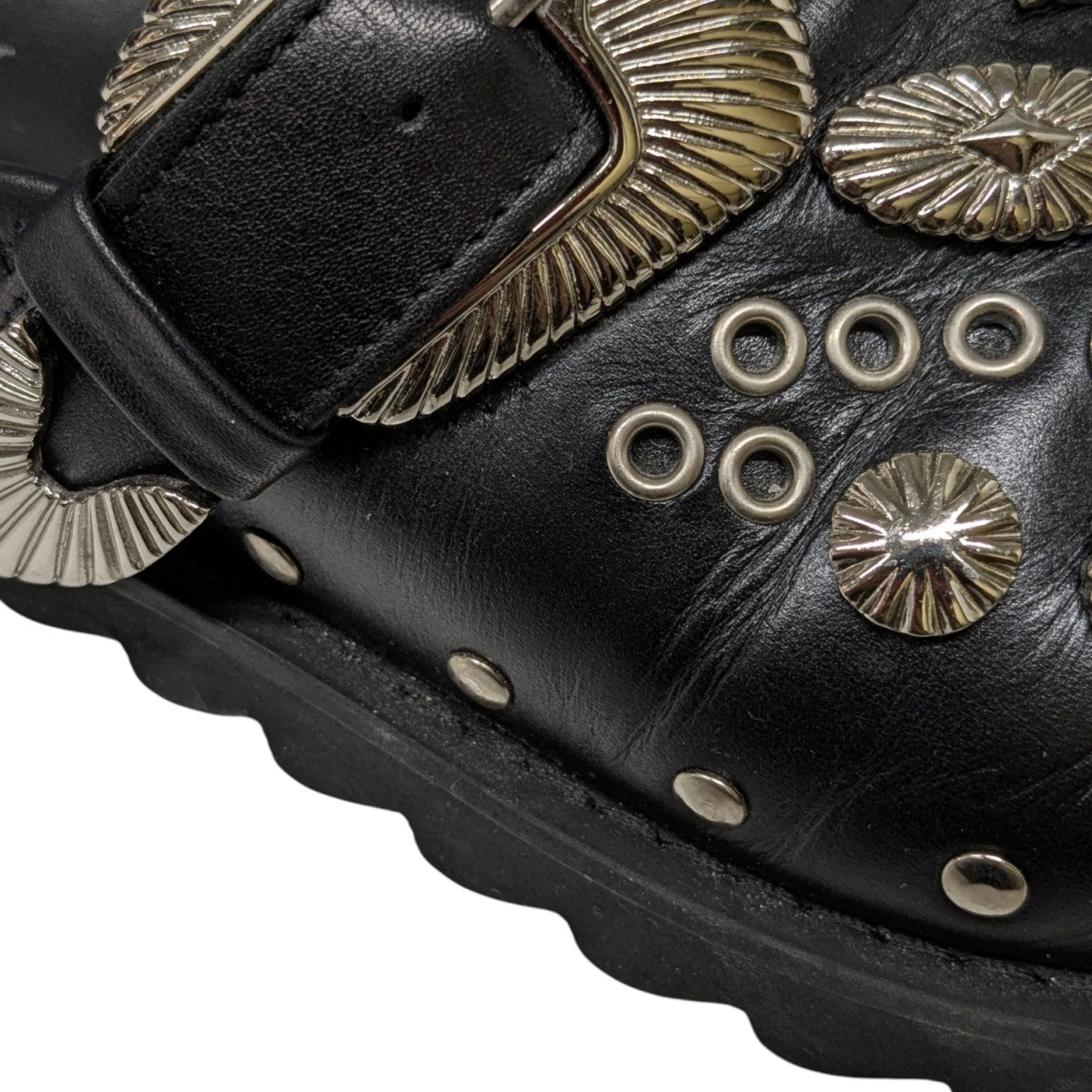 TOGA PULLA(トーガプルラ) eyelet metal sabotサンダル ブラック