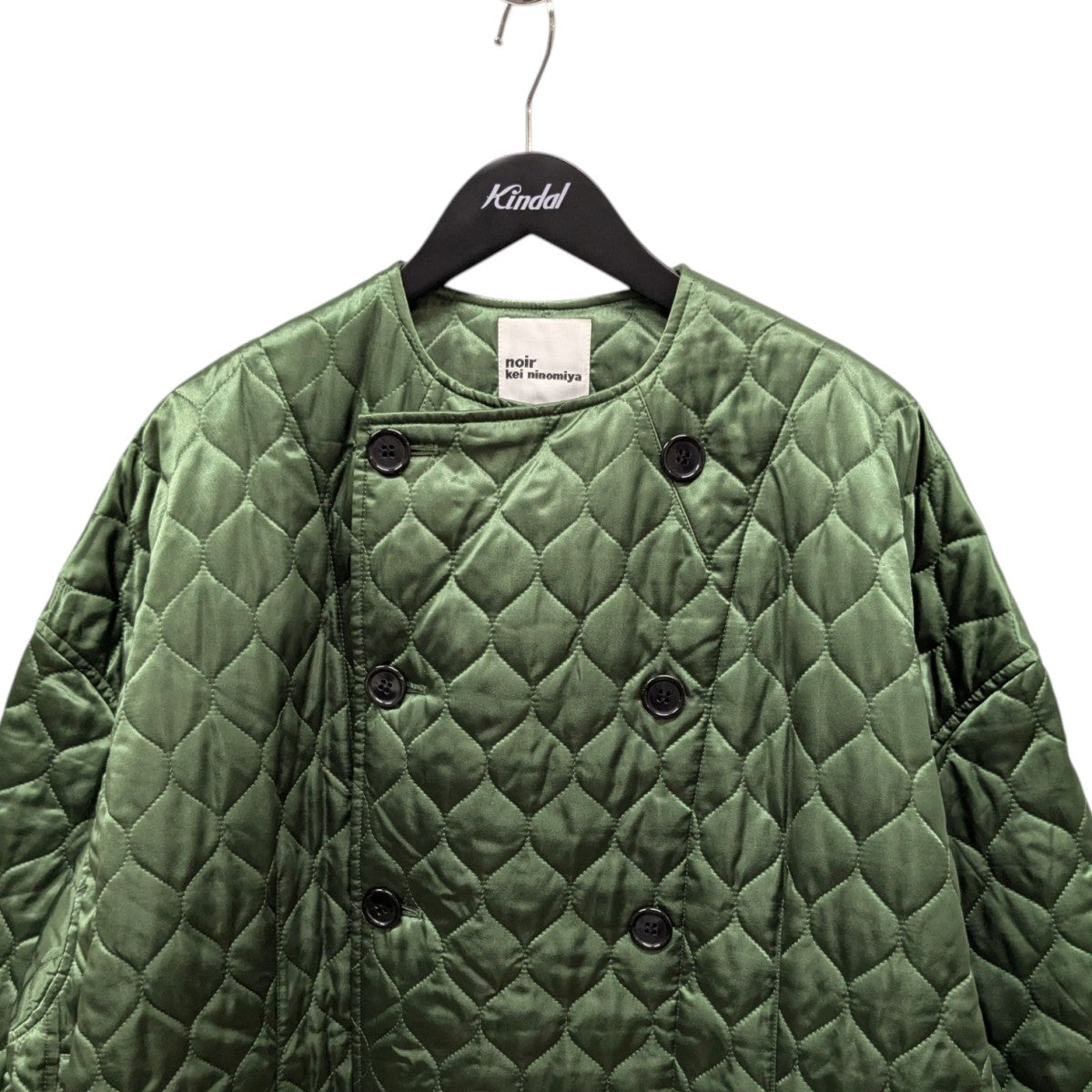 noir kei ninomiya(ノワールケイニノミヤ) アセテートサテンキルトノー