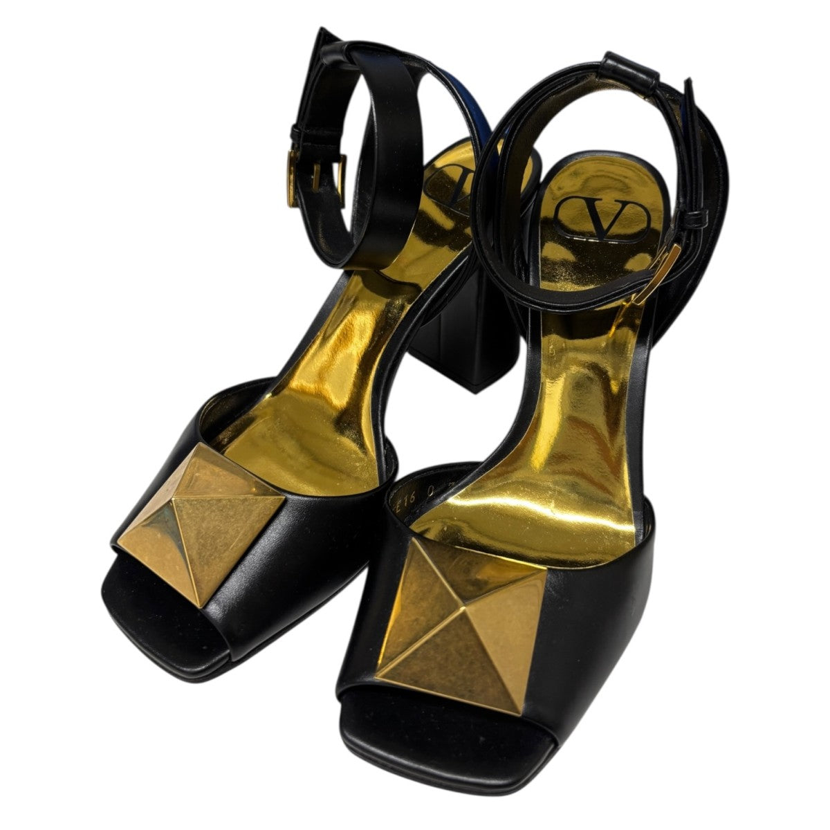 ガラヴァーニワンスタッズヒールサンダル